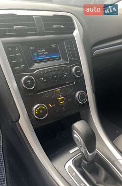 Седан Ford Fusion 2015 в 