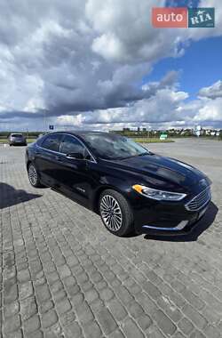 Седан Ford Fusion 2018 в 