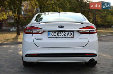 Седан Ford Fusion 2016 в 