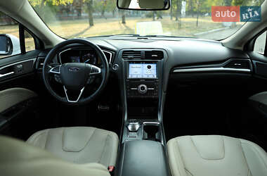 Седан Ford Fusion 2016 в 