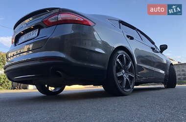Седан Ford Fusion 2016 в 