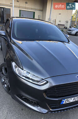 Седан Ford Fusion 2016 в 