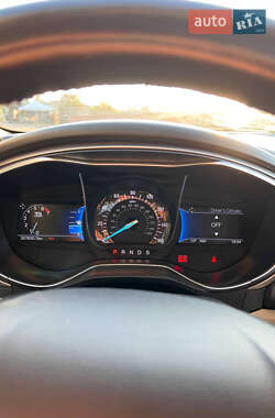 Седан Ford Fusion 2015 в 