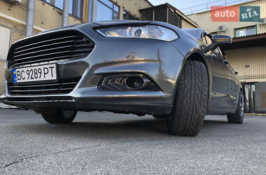 Седан Ford Fusion 2016 в 