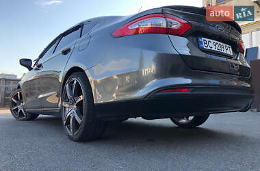 Седан Ford Fusion 2016 в 