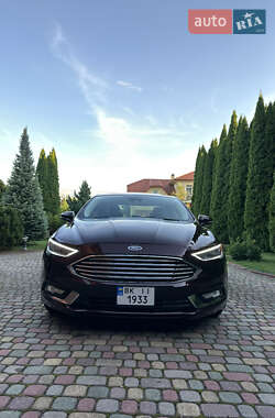 Седан Ford Fusion 2016 в 