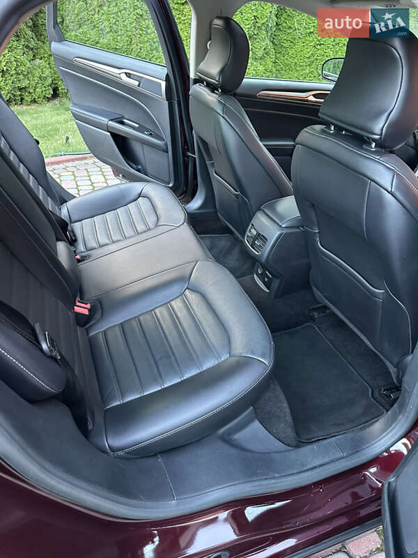Седан Ford Fusion 2016 в Рівному