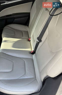 Седан Ford Fusion 2014 в 