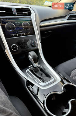 Седан Ford Fusion 2015 в 