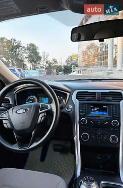 Седан Ford Fusion 2018 в 