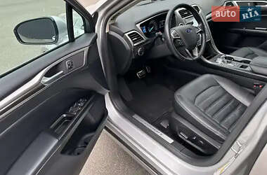 Седан Ford Fusion 2017 в 