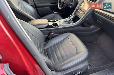 Седан Ford Fusion 2013 в 