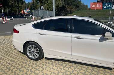 Седан Ford Fusion 2019 в 