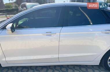 Седан Ford Fusion 2019 в 