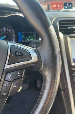 Седан Ford Fusion 2019 в 