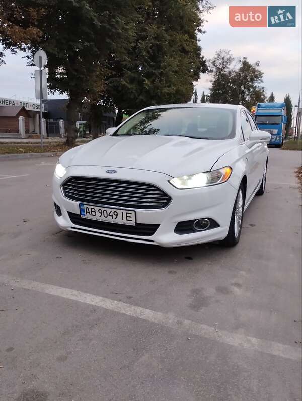 Седан Ford Fusion 2013 в 