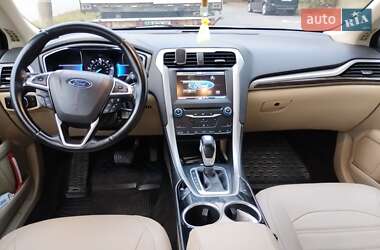 Седан Ford Fusion 2013 в 