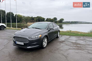 Седан Ford Fusion 2015 в 