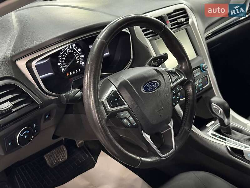 Седан Ford Fusion 2015 в Львові