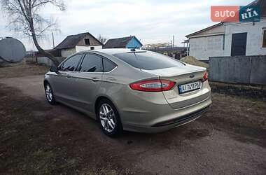 Седан Ford Fusion 2015 в 