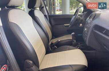 Хэтчбек Ford Fusion 2011 в 