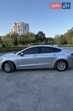 Седан Ford Fusion 2016 в 