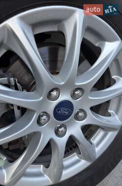 Седан Ford Fusion 2016 в 