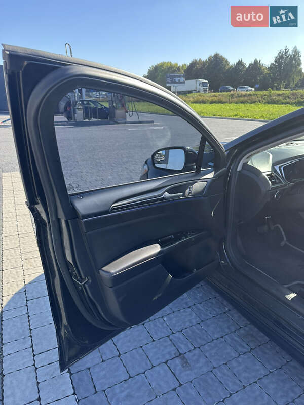 Седан Ford Fusion 2013 в Львові