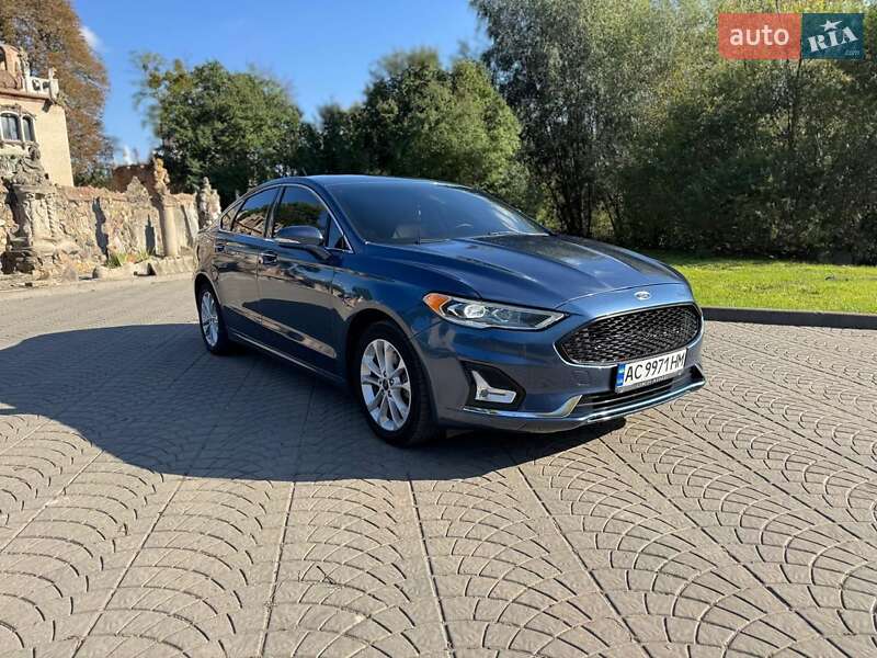 Седан Ford Fusion 2018 в Луцке