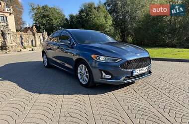 Седан Ford Fusion 2018 в 