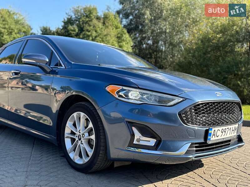 Седан Ford Fusion 2018 в Луцке