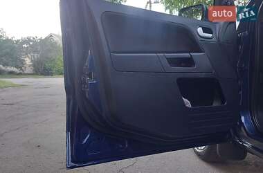 Хетчбек Ford Fusion 2004 в 
