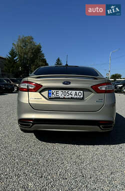 Седан Ford Fusion 2015 в 