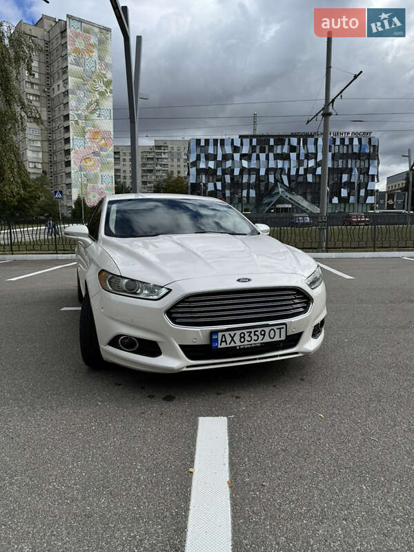 Седан Ford Fusion 2015 в 