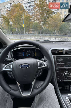 Седан Ford Fusion 2015 в 