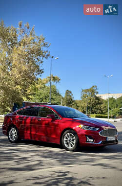 Седан Ford Fusion 2019 в 