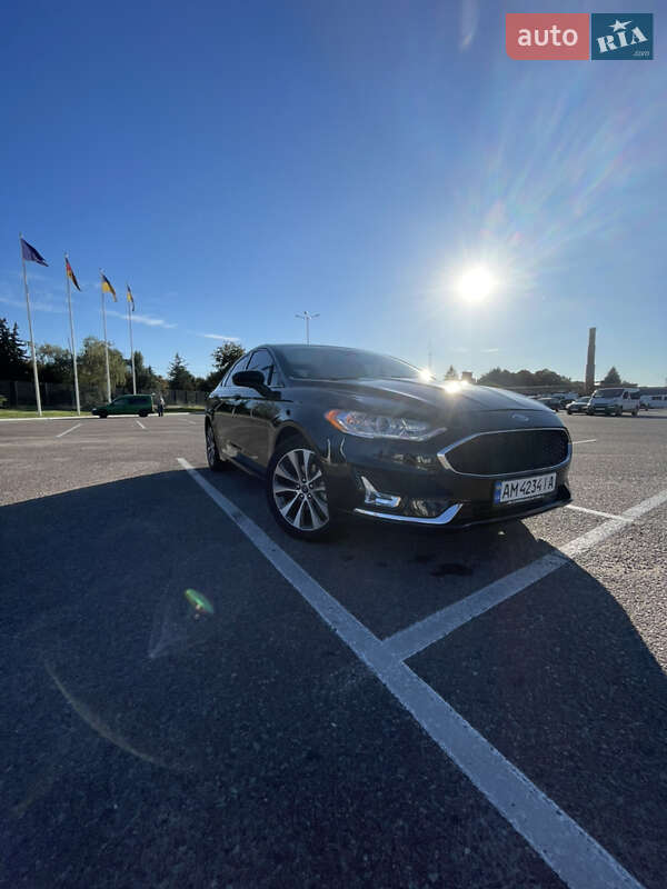 Седан Ford Fusion 2019 в 