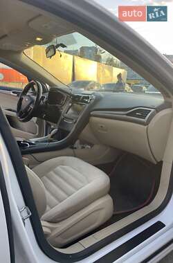 Седан Ford Fusion 2014 в 