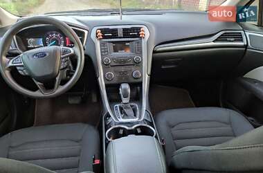 Седан Ford Fusion 2015 в 