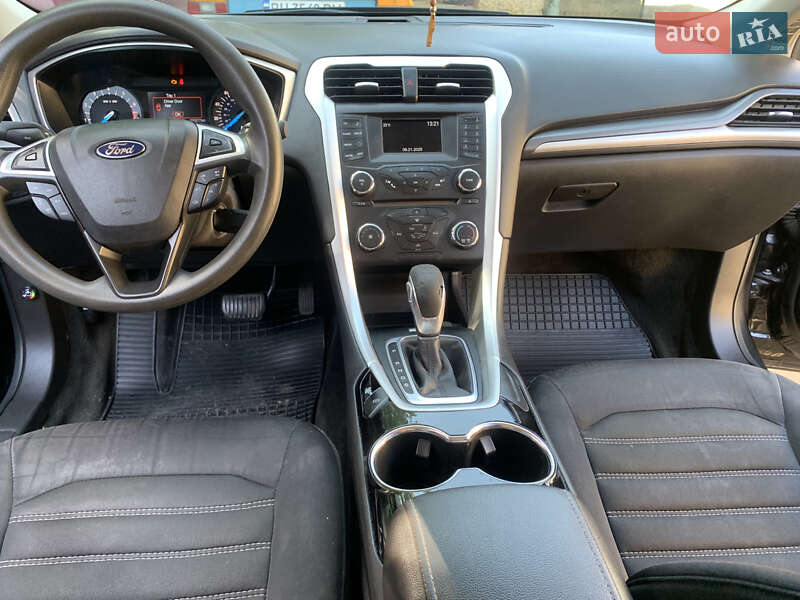 Седан Ford Fusion 2014 в Раздельной
