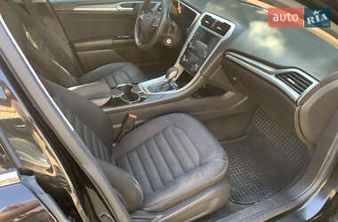 Седан Ford Fusion 2014 в 