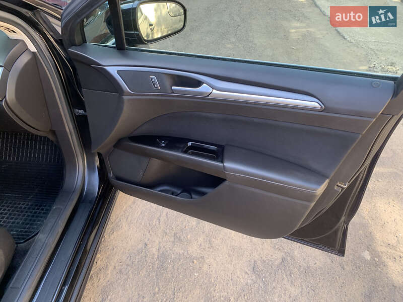 Седан Ford Fusion 2014 в Раздельной
