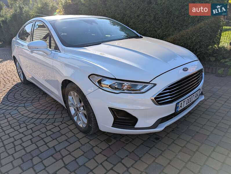 Седан Ford Fusion 2019 в Снятині