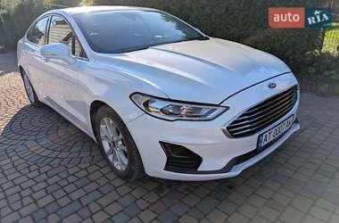Седан Ford Fusion 2019 в 