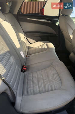 Седан Ford Fusion 2015 в 