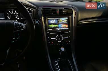Седан Ford Fusion 2016 в 