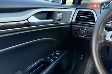 Седан Ford Fusion 2013 в 
