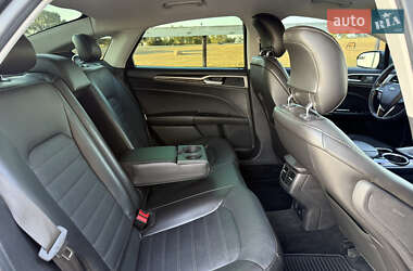 Седан Ford Fusion 2013 в 
