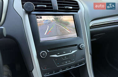Седан Ford Fusion 2013 в 