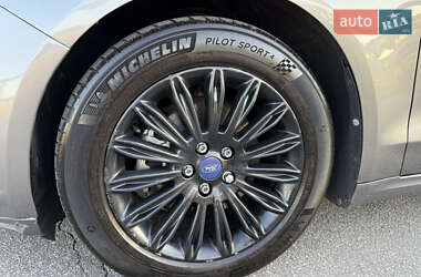 Седан Ford Fusion 2013 в 